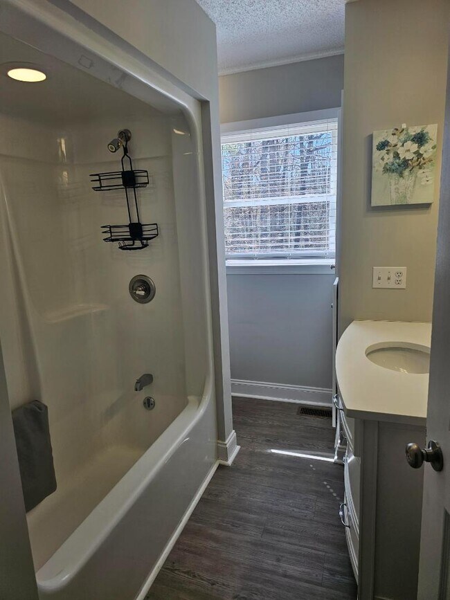 Building Photo - 134 Rolling Dr