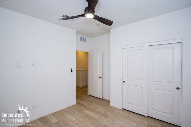 Building Photo - Newly Built 3Bdm 2.5Ba Townhome in Summerlin!