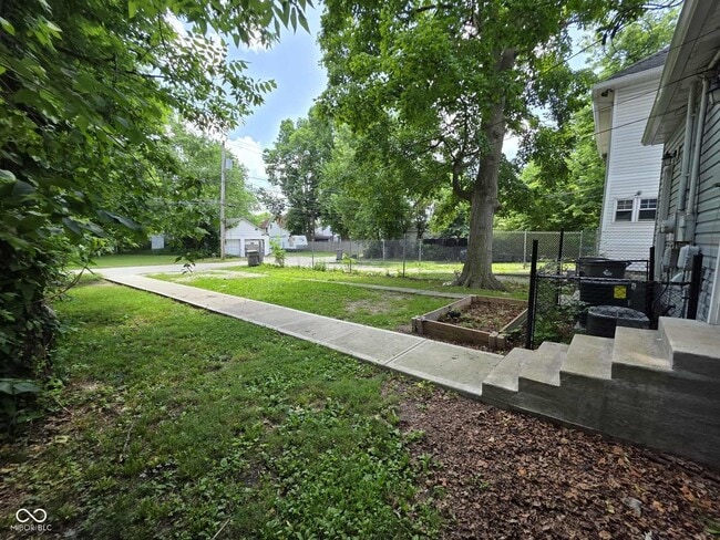 Building Photo - 329 N Sherman Dr