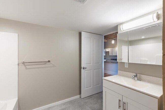 Building Photo - 116 N 4th St