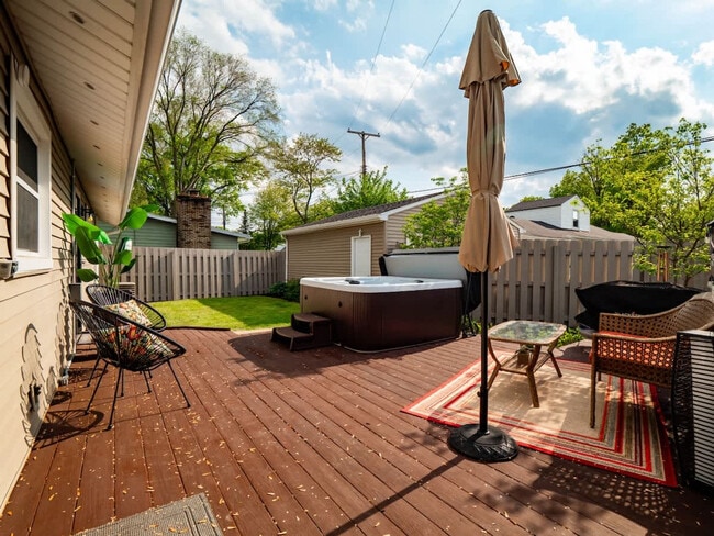 Building Photo - 126 Beachwood Ave