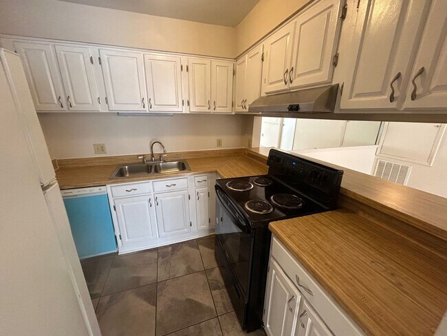 Building Photo - 3609-E-65 Juneau Rd