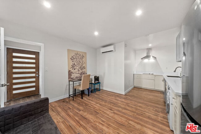 Building Photo - 2559 Colby Ave