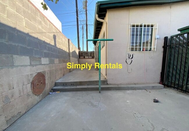 Building Photo - 208 University Blvd SE