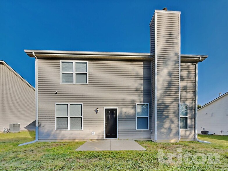 Building Photo - 4279 Round Lake Bend