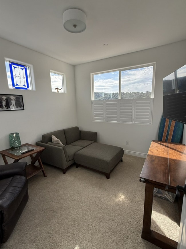 Building Photo - Gorgeous 4 bed, 2.5 bath in the Rice Ranch Community