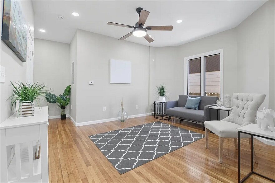 Building Photo - 12 Saint James Ave