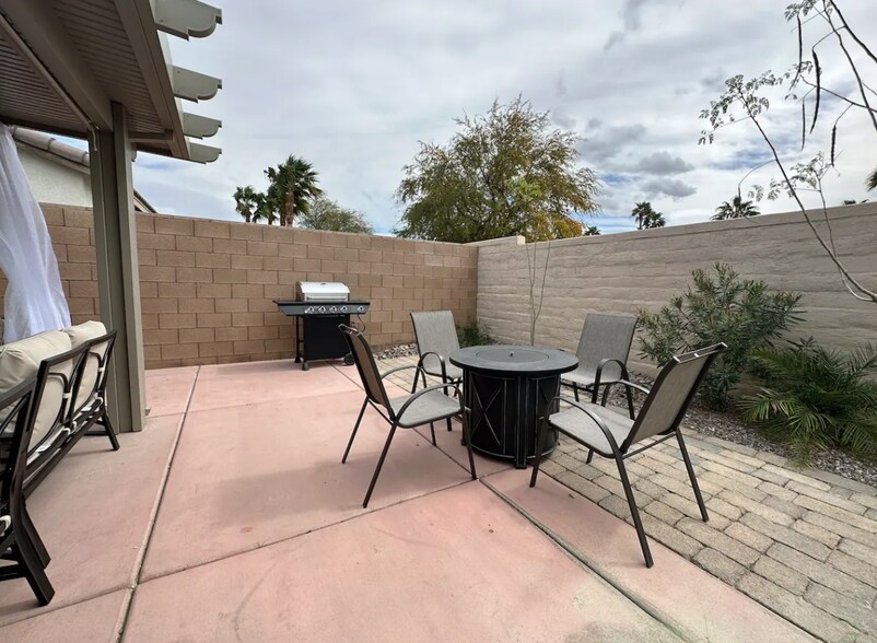 Building Photo - 84131 Azzura Way