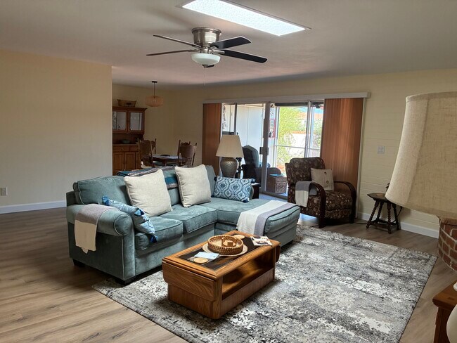 Building Photo - 80 N Los Olmos