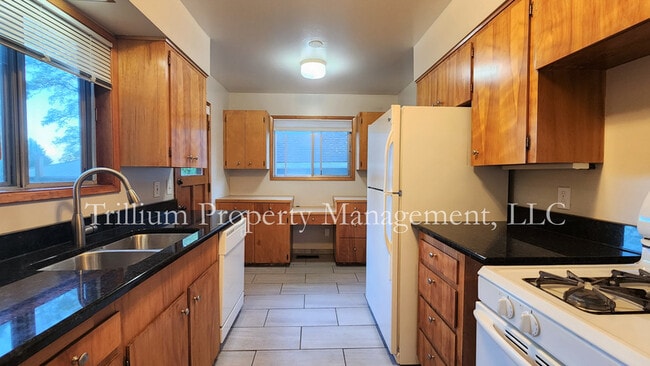 Building Photo - 215 SE 74th Ave