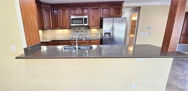 Building Photo - 1400 Post Rd