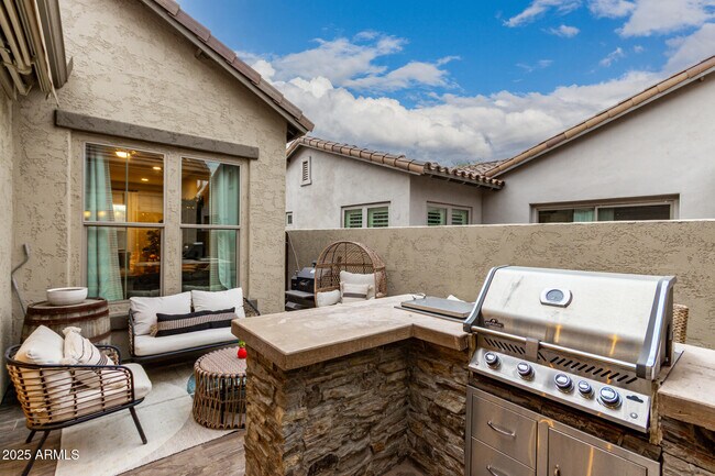 Building Photo - 9250 E Via De Vaquero Dr