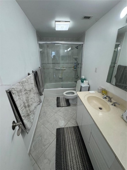 Building Photo - 300 Bayview Dr