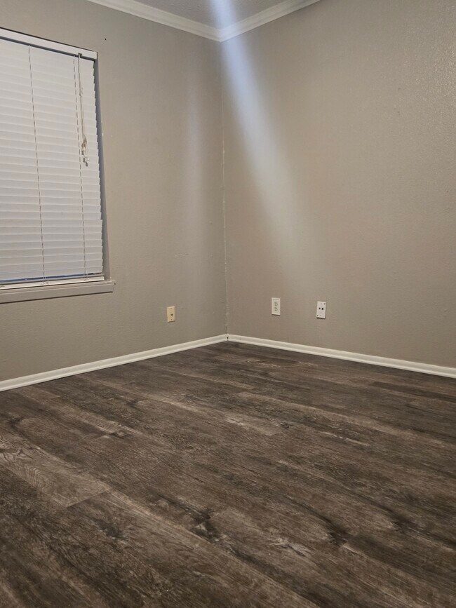 Building Photo - 1819 Babcock Rd