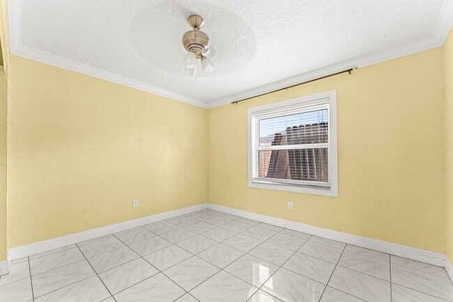 Building Photo - 110 W Rubber Tree Dr