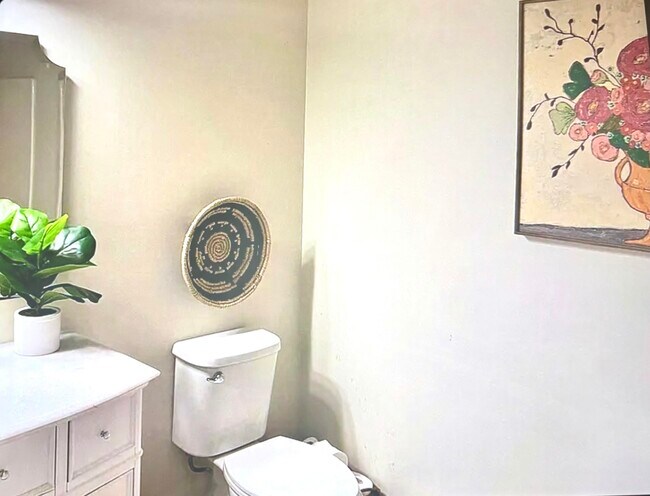 Building Photo - 165 Walton Ave