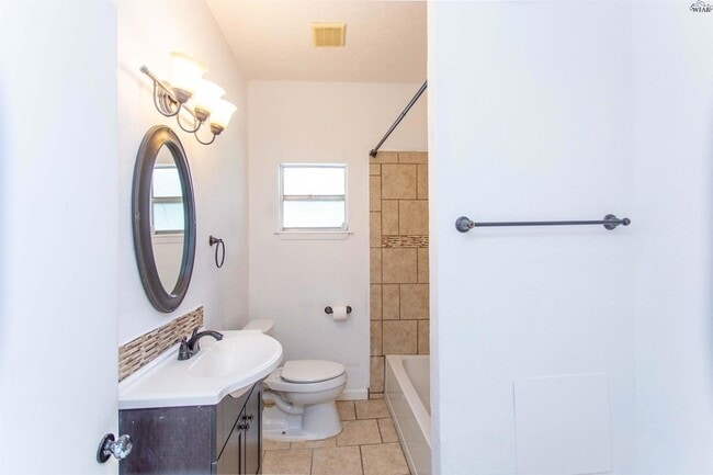 Building Photo - 1710 Pearl Ave