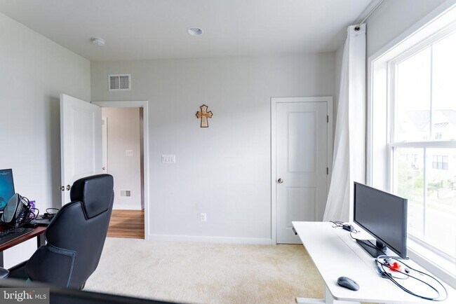 Building Photo - 41914 Spring Air Dr