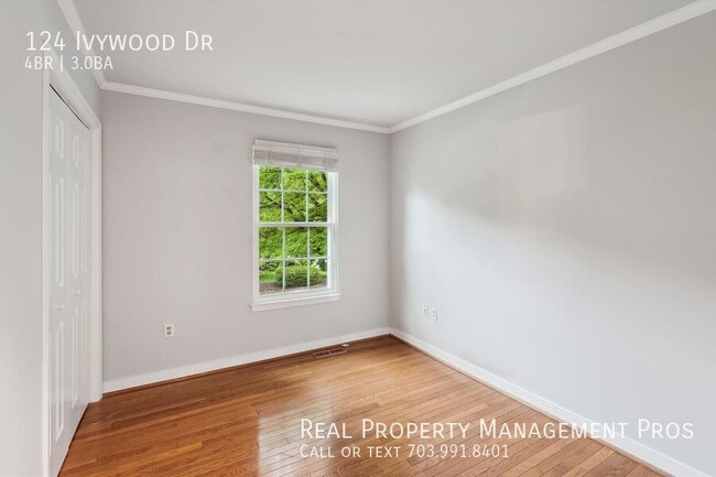 Building Photo - 124 Ivywood Dr