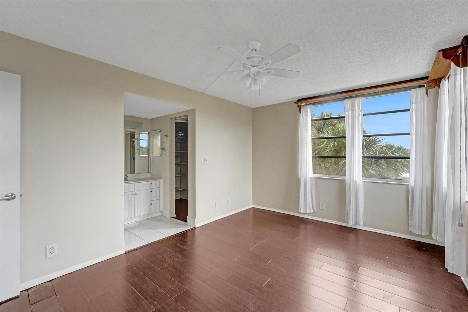 Building Photo - 9531 Seagrape Dr