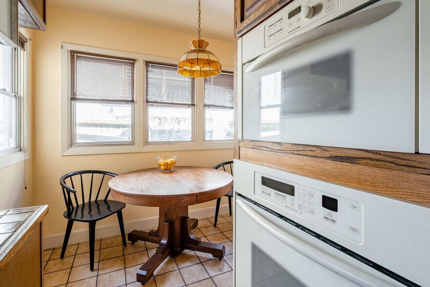 Building Photo - 917 SE 25th Ave