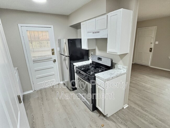 Building Photo - 915 Pope St