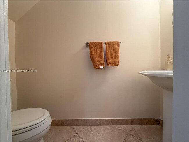 Building Photo - 11415 Lakeview Dr