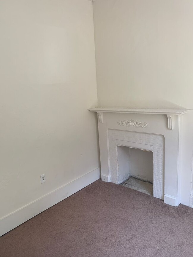 Building Photo - SPACIOUS HOUSE WITH EVERYTHING YOU NEED - AVAIL AUGUST!