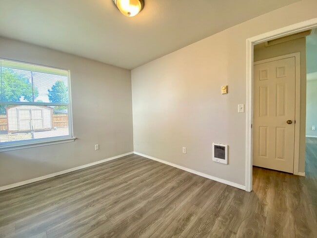 Building Photo - Updated Selah Home with Large Yard