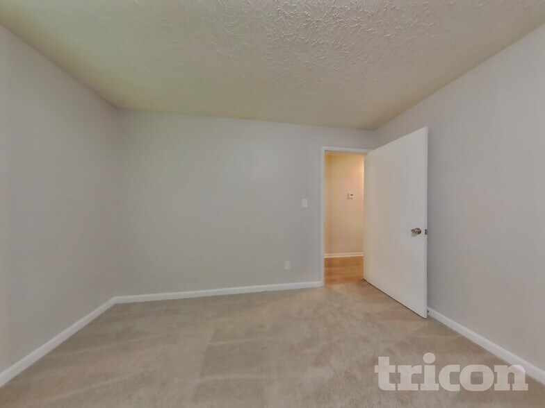 Building Photo - 2395 Wales Dr