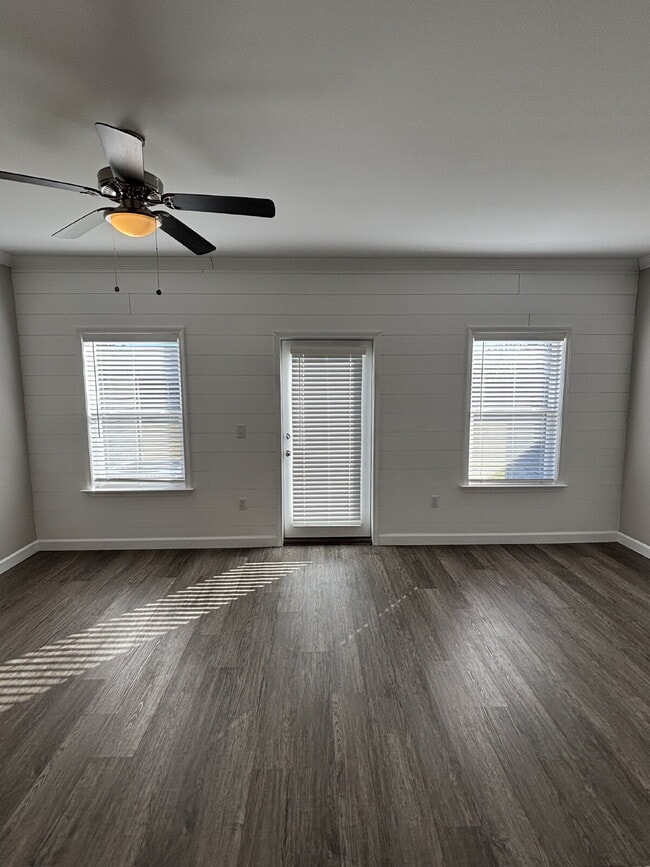 Building Photo - 1824 Stable Ln