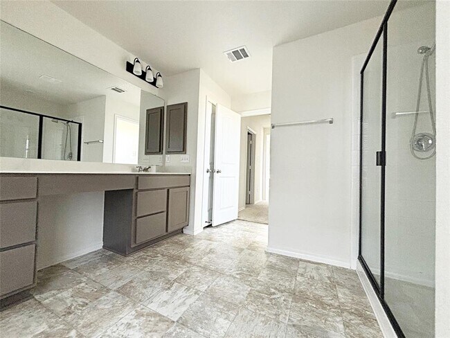Building Photo - 1720 Foxglove Dr