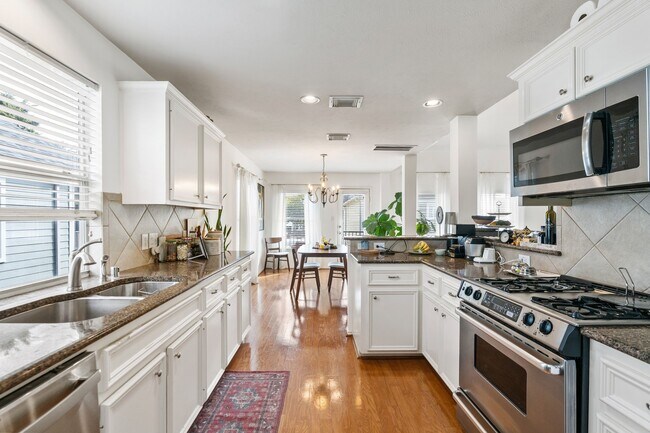 Building Photo - 1425 W 26th St