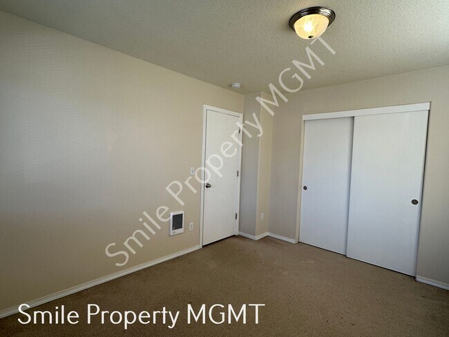 Building Photo - Condo