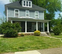 Building Photo - 4 BEDROOM 2 1/2 BATH $1695 Walk to WKU!