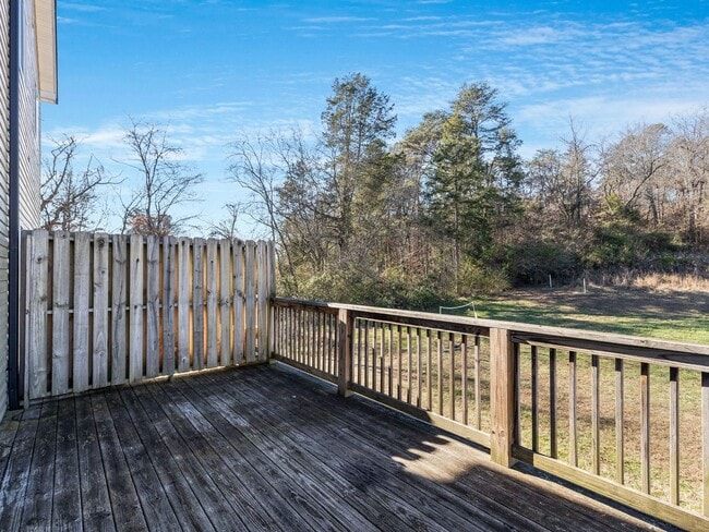 Building Photo - 3 BR Townhome