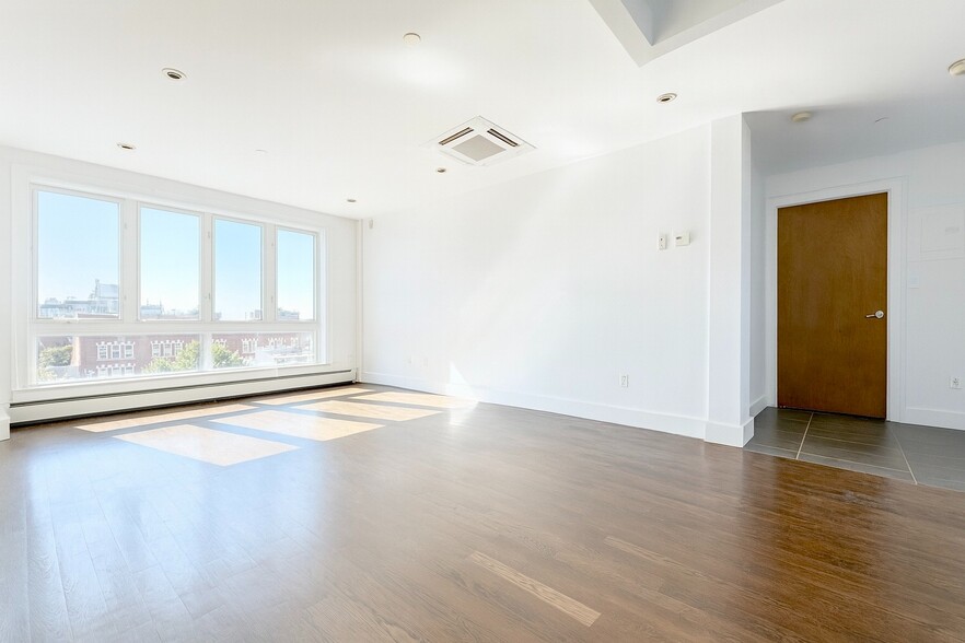 Building Photo - 143 Skillman Ave