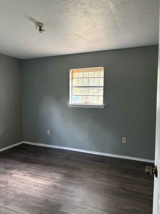 Building Photo - 622 Lake Glen Pl