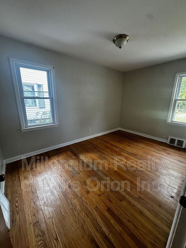 Building Photo - 21 E Fairmount Ave