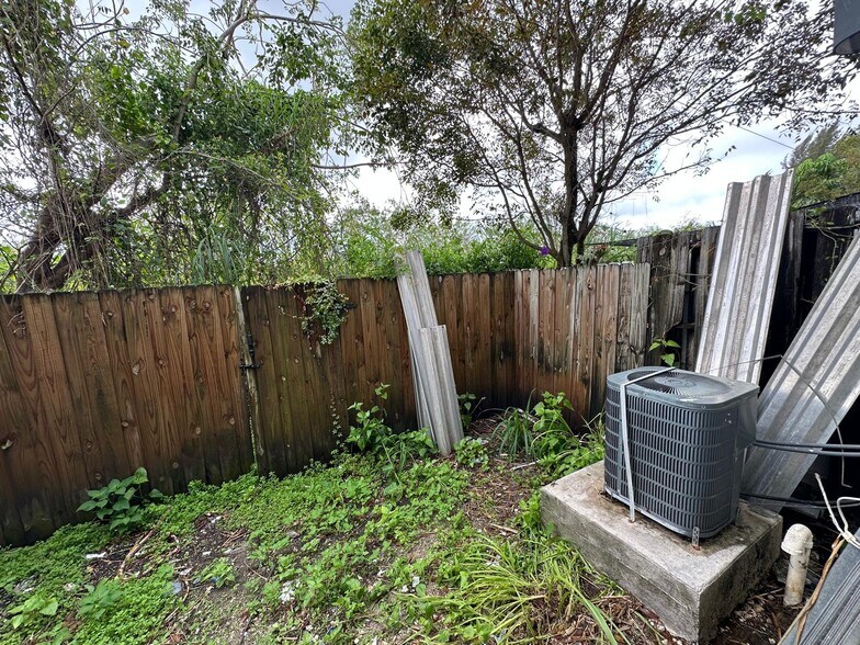 Building Photo - 1536 SE 31st Ct