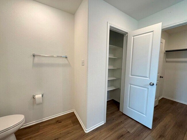 Building Photo - 208 Magione St