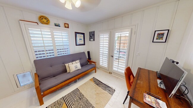 Building Photo - 2/1 +Bonus Room & Garage North Park Charmer!