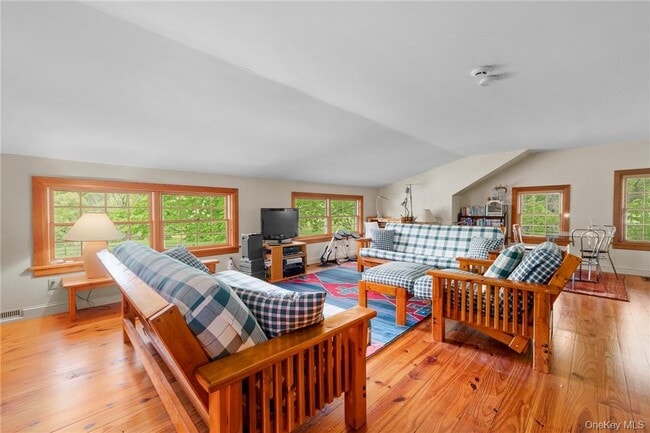 Building Photo - 1282 Hollow Rd