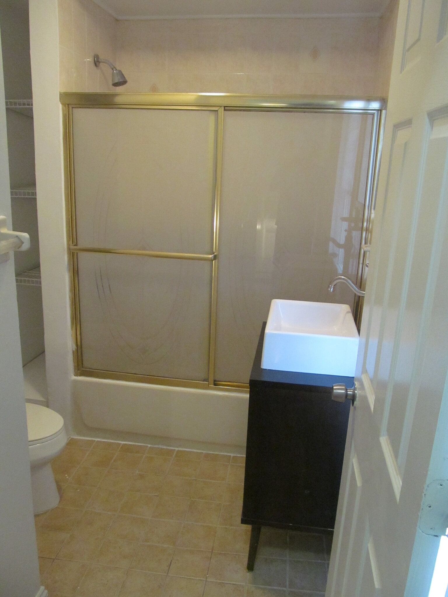 2nd level Bathroom No. 2-pic 1 - 307 N 7th St