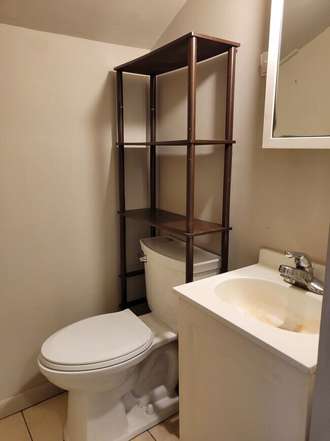 Building Photo - 2 Bedroom Duplex