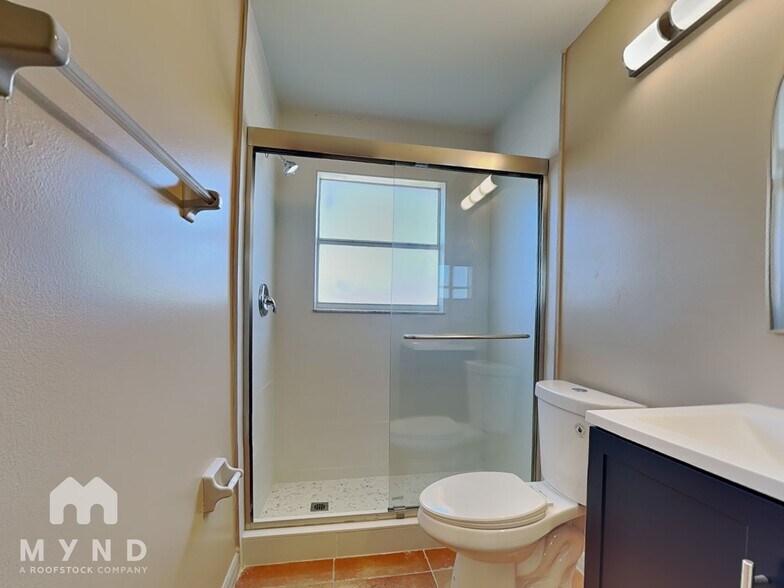 Building Photo - 1938 Blue Fox Ct