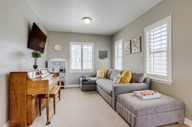 Building Photo - Large single family home in Central Park.