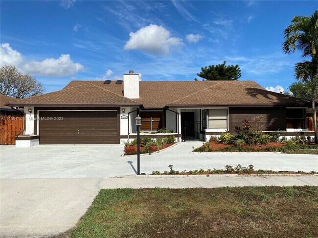 Building Photo - 13647 Barberry Dr