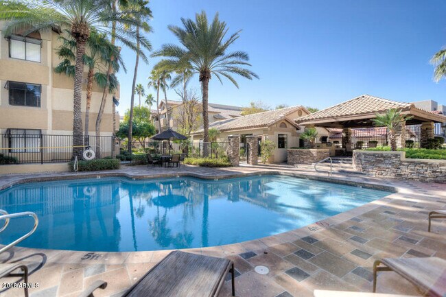 Primary Photo - 2025 E Campbell Ave