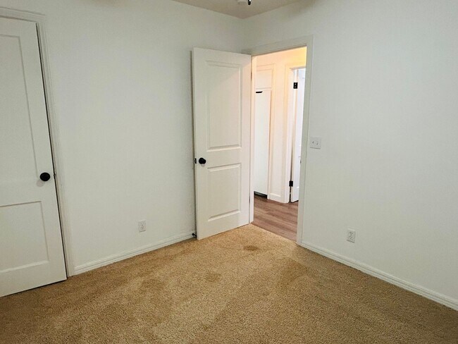 Building Photo - 601 Foster Pl